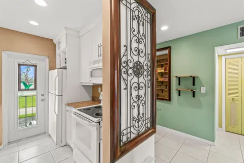 $210,000 | 1118 Lake Terrace, Unit 217H, Boynton Beach, FL 33426