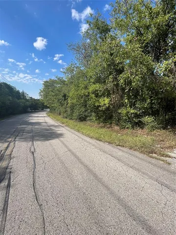 a view of a yard with a street