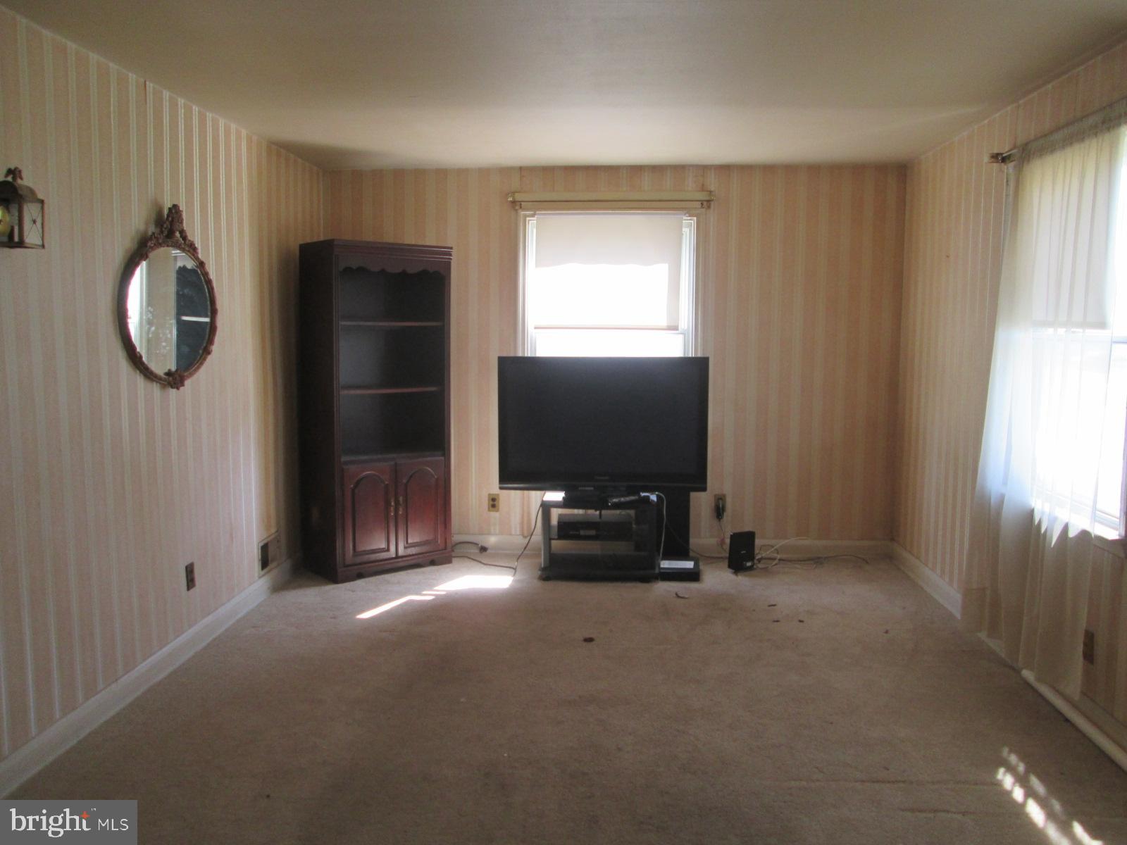 1607 Rita Road Dundalk, MD 21222 - Photo 6 of 26 Living Room