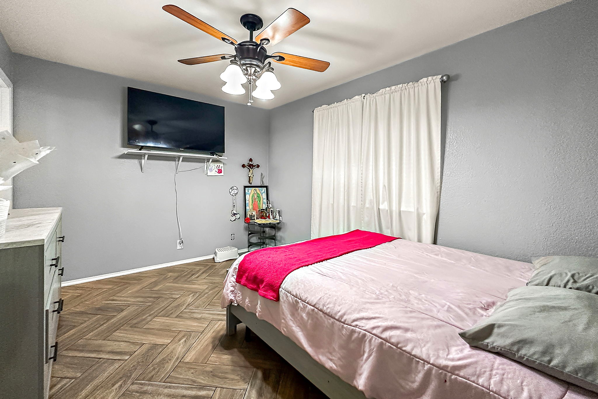 700 Misty Morning Way Round Rock, TX 78664 - Photo 12 of 36 Unit B - Master Bedroom with ensuite bathroom.