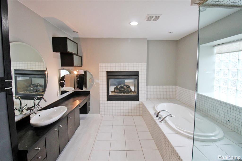 611 West 9 Mile Road Hazel Park, MI 48030 - Photo 10 of 10
