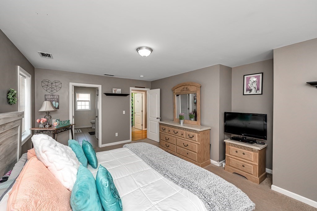 77 Laurence Street Springfield, MA 01104 - Photo 13 of 23 Gallery Image 13