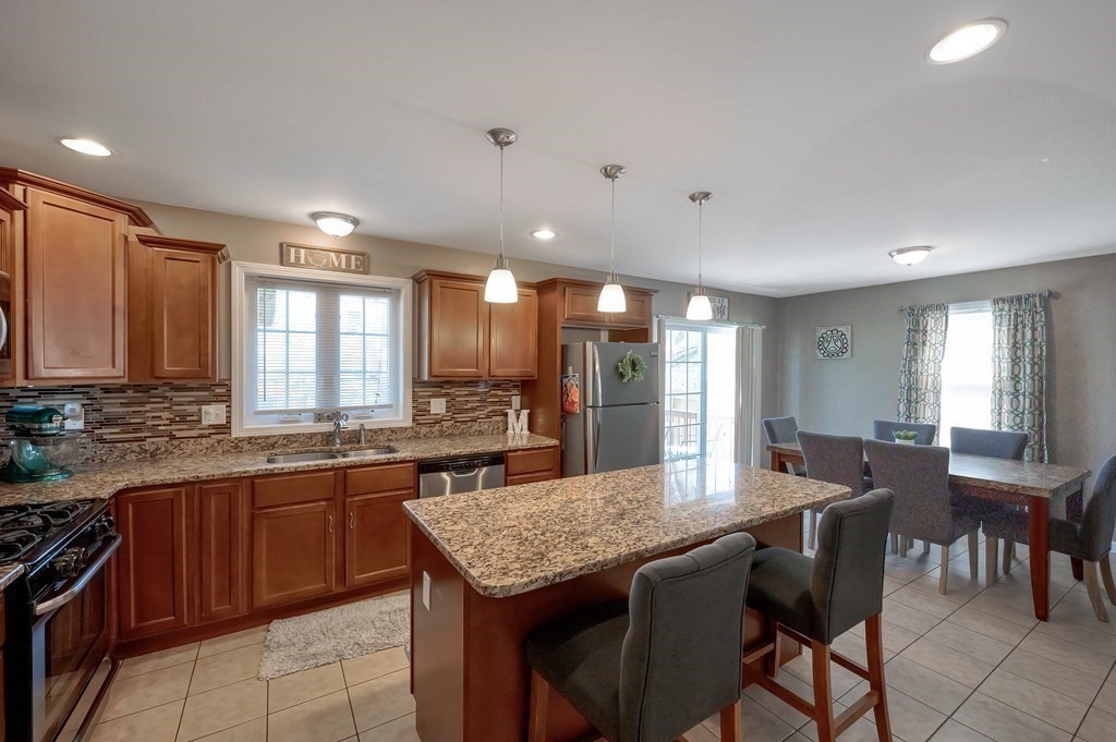 77 Laurence Street Springfield, MA 01104 - Photo 3 of 23 Gallery Image 3