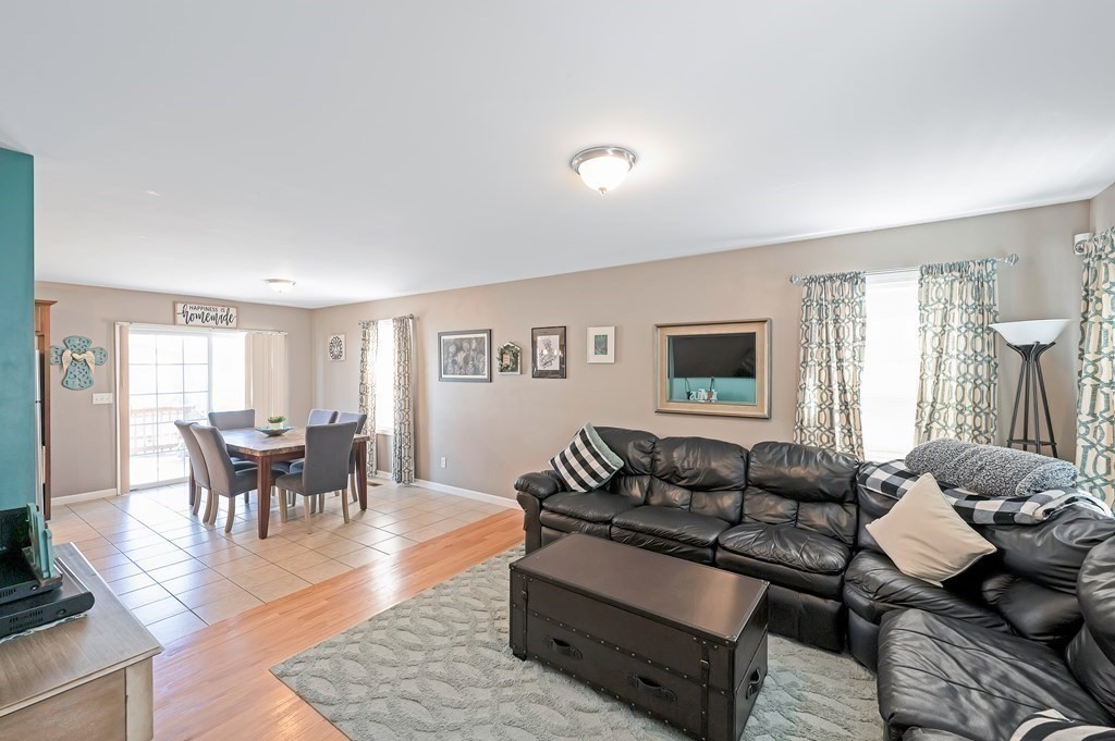 77 Laurence Street Springfield, MA 01104 - Photo 4 of 23 Gallery Image 4