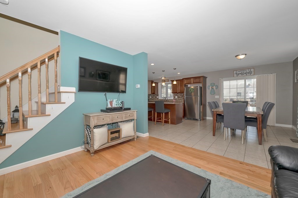 77 Laurence Street Springfield, MA 01104 - Photo 5 of 23 Gallery Image 5