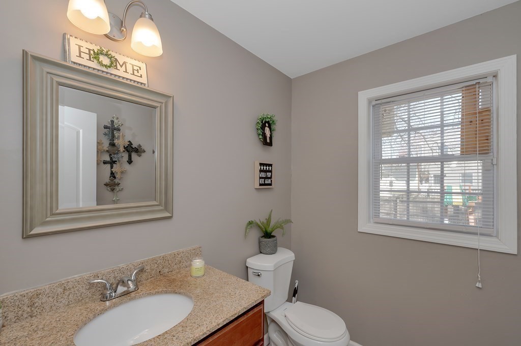 77 Laurence Street Springfield, MA 01104 - Photo 10 of 23 Gallery Image 10