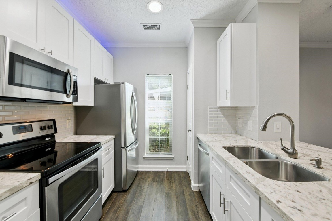 7575 Cambridge Street, Unit 301 Houston, TX 77054 - Photo 6 of 27