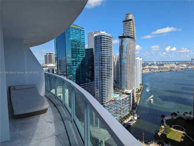 $7,450 | 41 Southeast 5th Street, Unit 2302, Miami, FL 33131