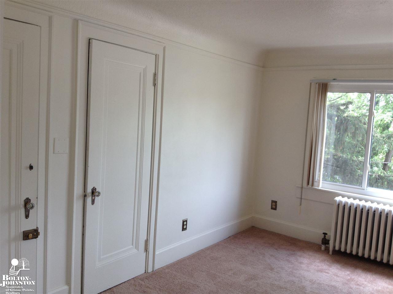 22707 Ridgeway Street, Unit UPPR St. Clair Shores, MI 48080 - Photo 3 of 11