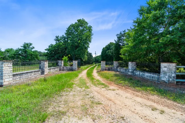 $1,200,000 | 1019 Deer Field Court, Weimar, TX 78962
