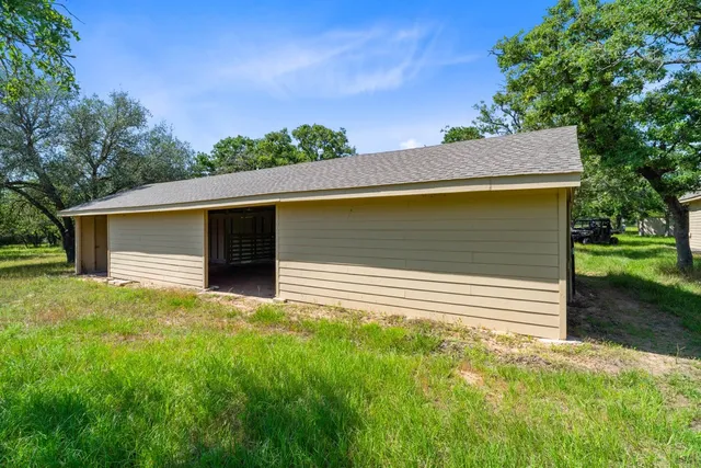 $1,200,000 | 1019 Deer Field Court, Weimar, TX 78962