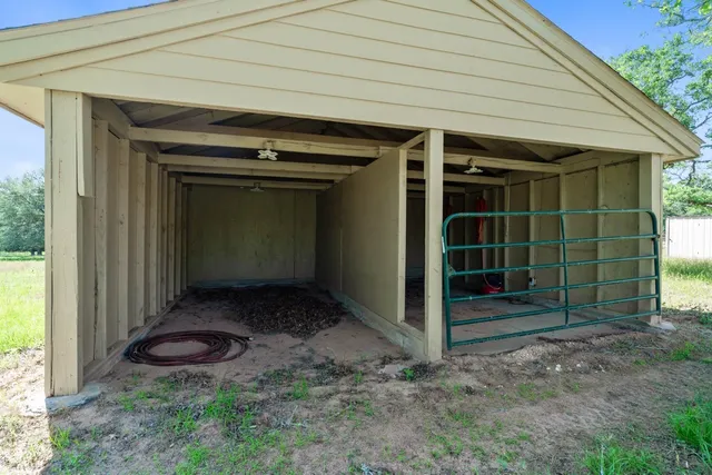 $1,200,000 | 1019 Deer Field Court, Weimar, TX 78962