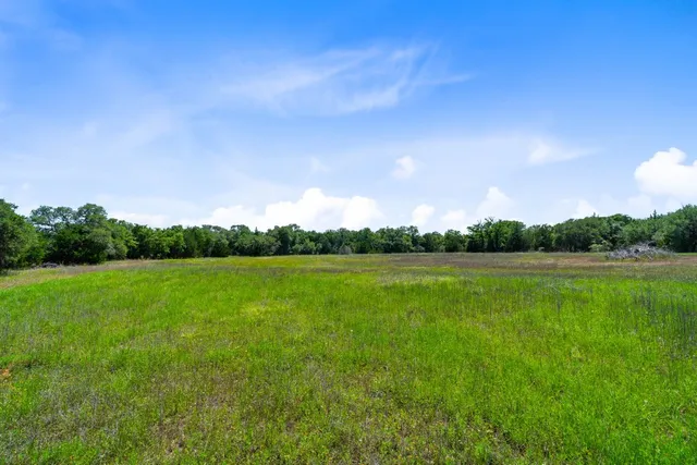 $1,200,000 | 1019 Deer Field Court, Weimar, TX 78962