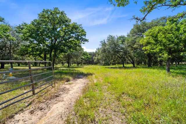 $1,200,000 | 1019 Deer Field Court, Weimar, TX 78962