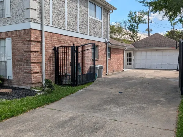 $3,000 | 11807 Highgrove Drive, Houston, TX 77077