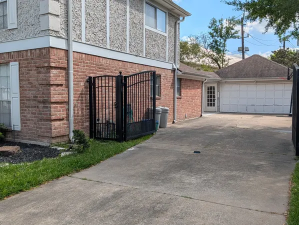 $3,000 | 11807 Highgrove Drive, Houston, TX 77077