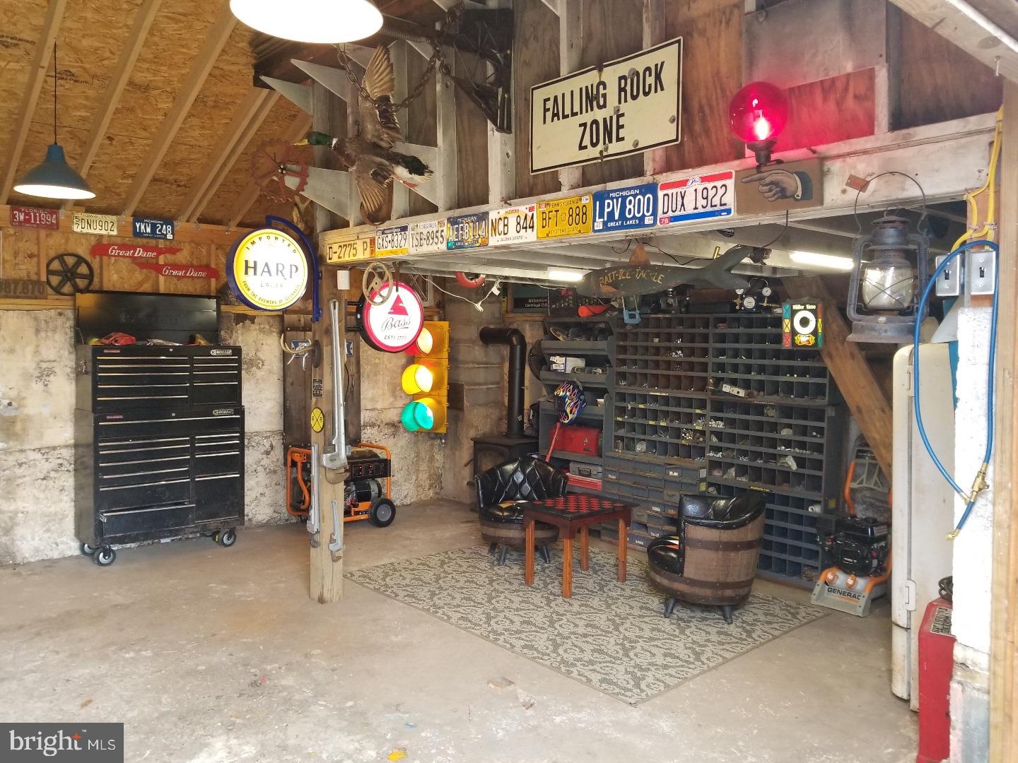 216 Long Lane Road Boyertown, PA 19512 - Photo 23 of 25 Garage