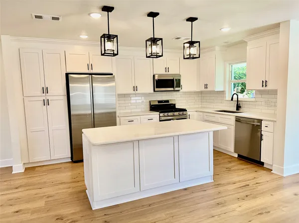 $2,550 | 4505 West 43rd Street, Houston, TX 77092