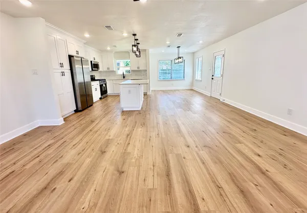 $2,550 | 4505 West 43rd Street, Houston, TX 77092