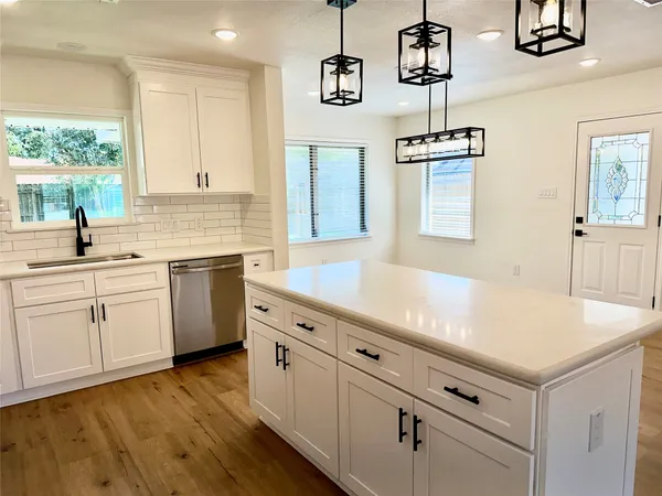 $2,550 | 4505 West 43rd Street, Houston, TX 77092