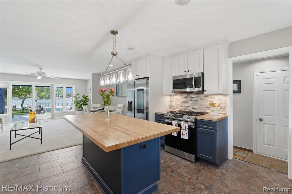 1612 South Hughes Road Brighton, MI 48114 - Photo 5 of 53