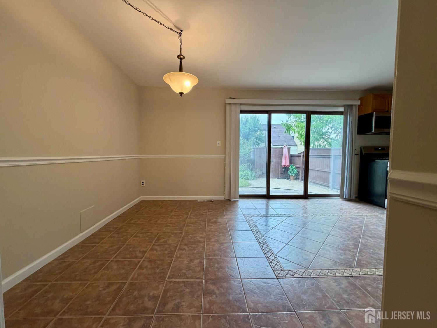 377 Bolton Road East Windsor, NJ 08520 - Photo 10 of 31