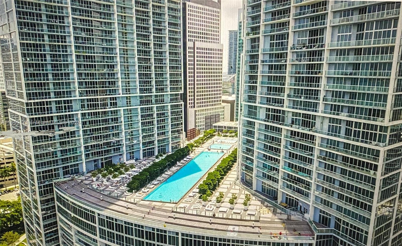 475 Brickell Avenue, Unit 4812 Miami, FL 33131 - Photo 17 of 20 a view of roof with a balcony