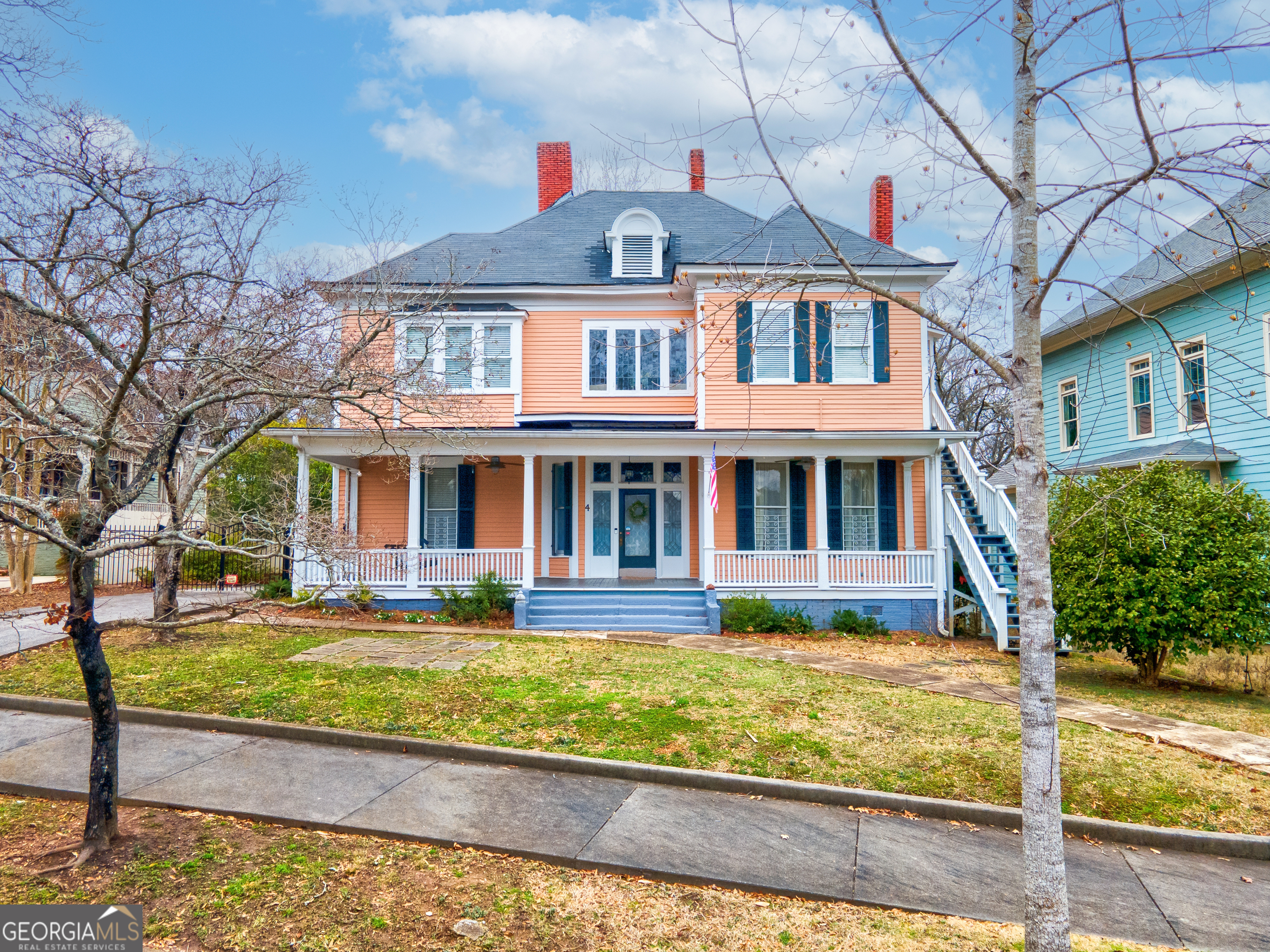 a front view of house with yard