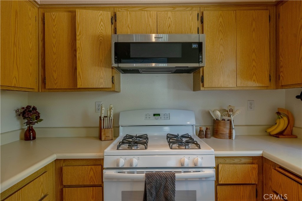 31371 The Old Road, Unit E Castaic, CA 91384 - Photo 9 of 23 Gallery Image 9