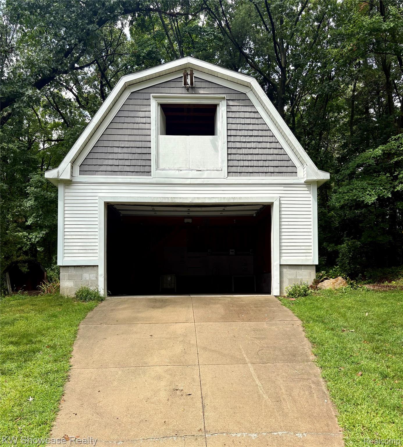 7125 Ridgewood Road Davisburg, MI 48350 - Photo 35 of 48 2nd garage/pole barn. Featuring full door to the 2nd story