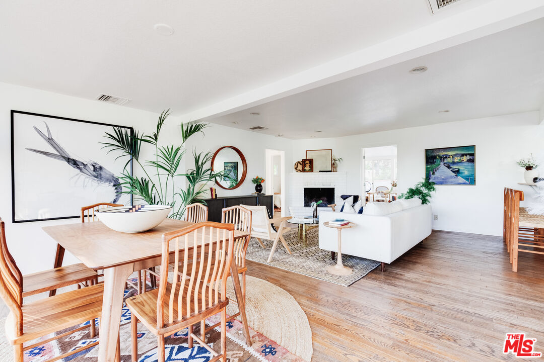 4539 Rising Hill Road Altadena, CA 91001 - Photo 3 of 27 a living room with furniture