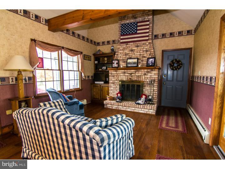 121 New Bridge Road Quinton, NJ 08079 - Photo 14 of 25 Living Room