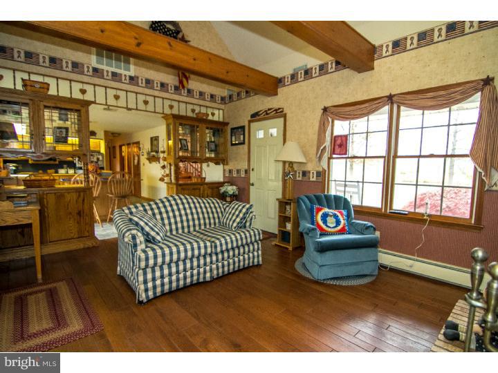 121 New Bridge Road Quinton, NJ 08079 - Photo 15 of 25 Living Room
