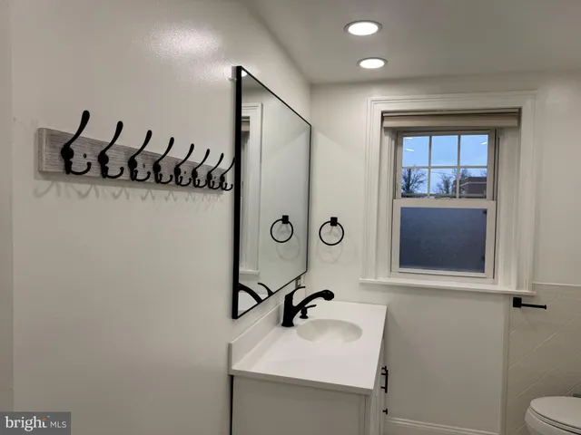 $2,800 | 725 West Mt Vernon Street, Lansdale, PA 19446