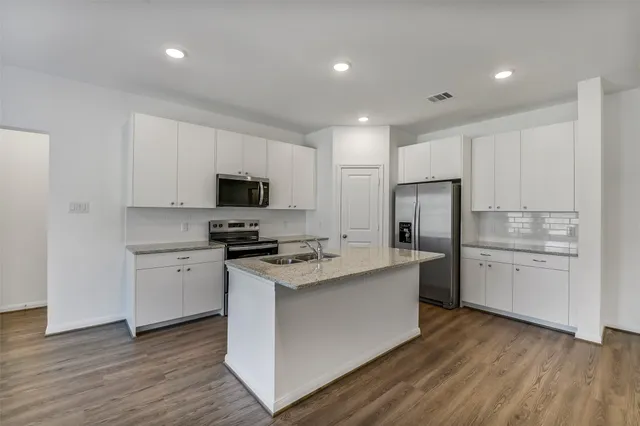 $2,600 | 11951 Pondwood Drive, Cypress, TX 77429