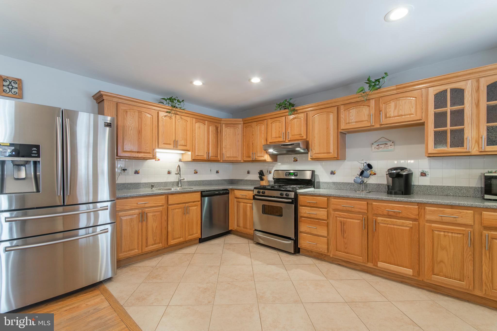11825 Basile Road Philadelphia, PA 19154 - Photo 5 of 42 Gallery Image 5
