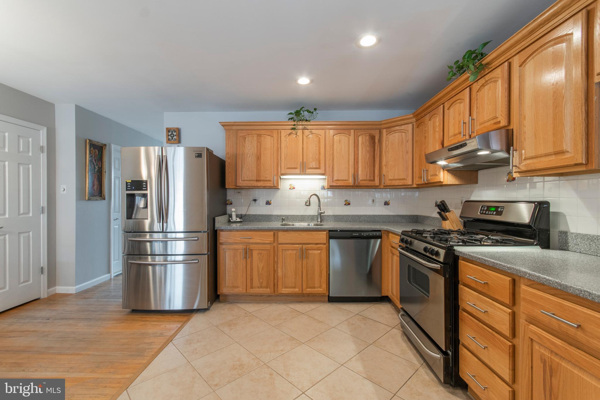 11825 Basile Road Philadelphia, PA 19154 - Photo 8 of 42 Gallery Image 8