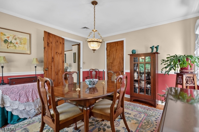28 Saw Mill Road Warren, NJ 07059 - Photo 15 of 38