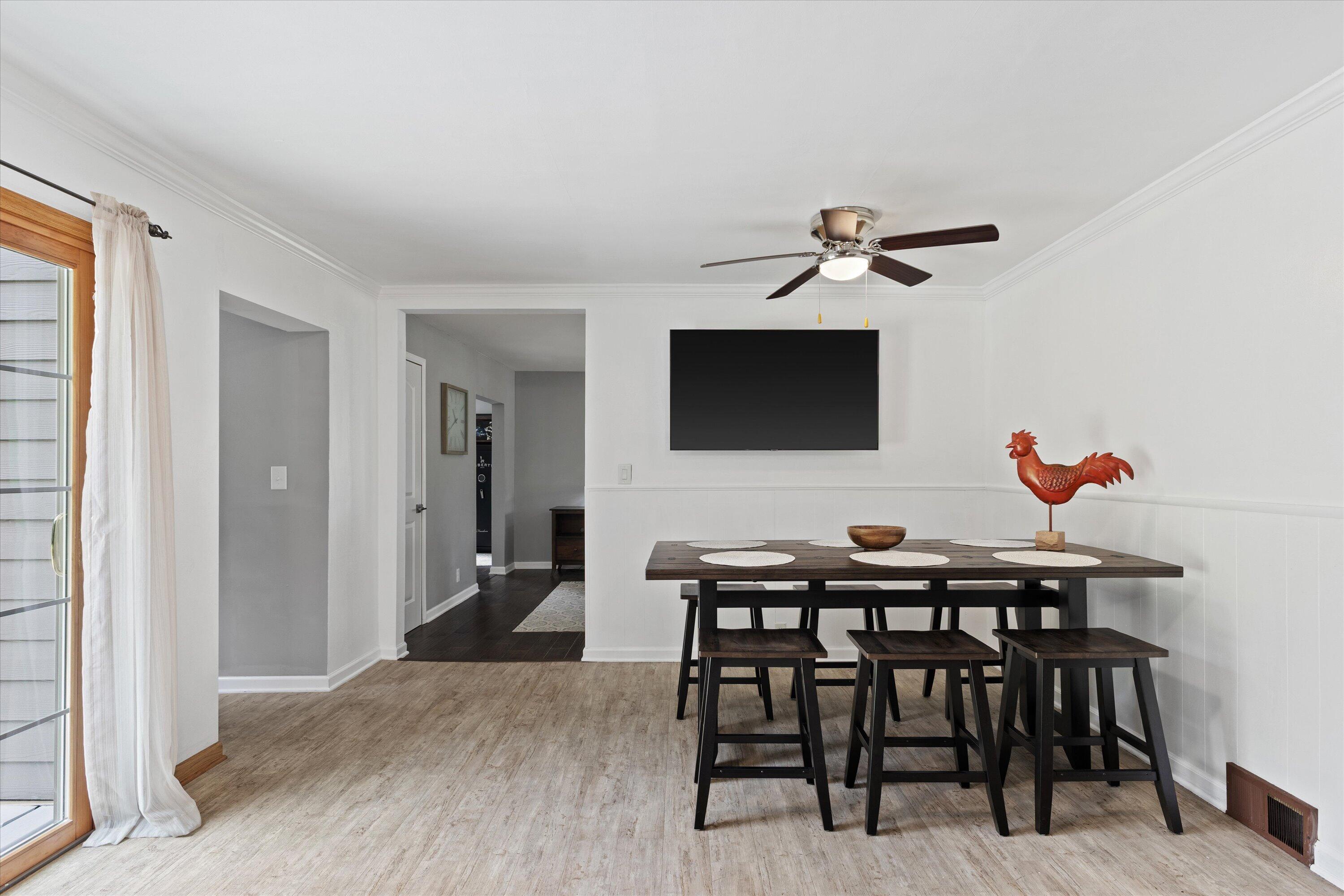 W244N4501 Swan Road Pewaukee, WI 53072 - Photo 13 of 43 Dinette