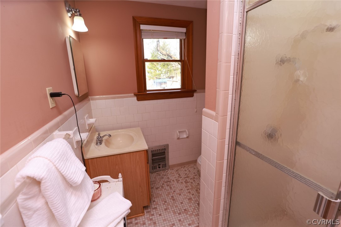 6055 White Oak Road Sandston, VA 23150 - Photo 41 of 50 Primary 2 En-suite