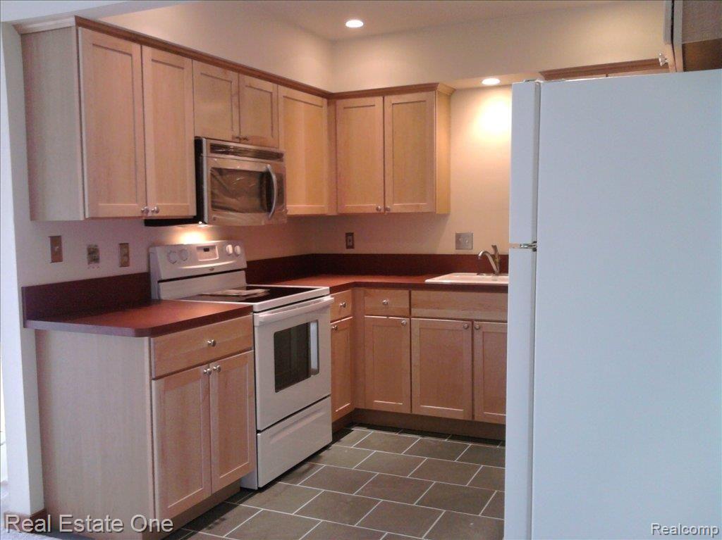 25665 Lahser Road, Unit 4 Southfield, MI 48033 - Photo 18 of 18