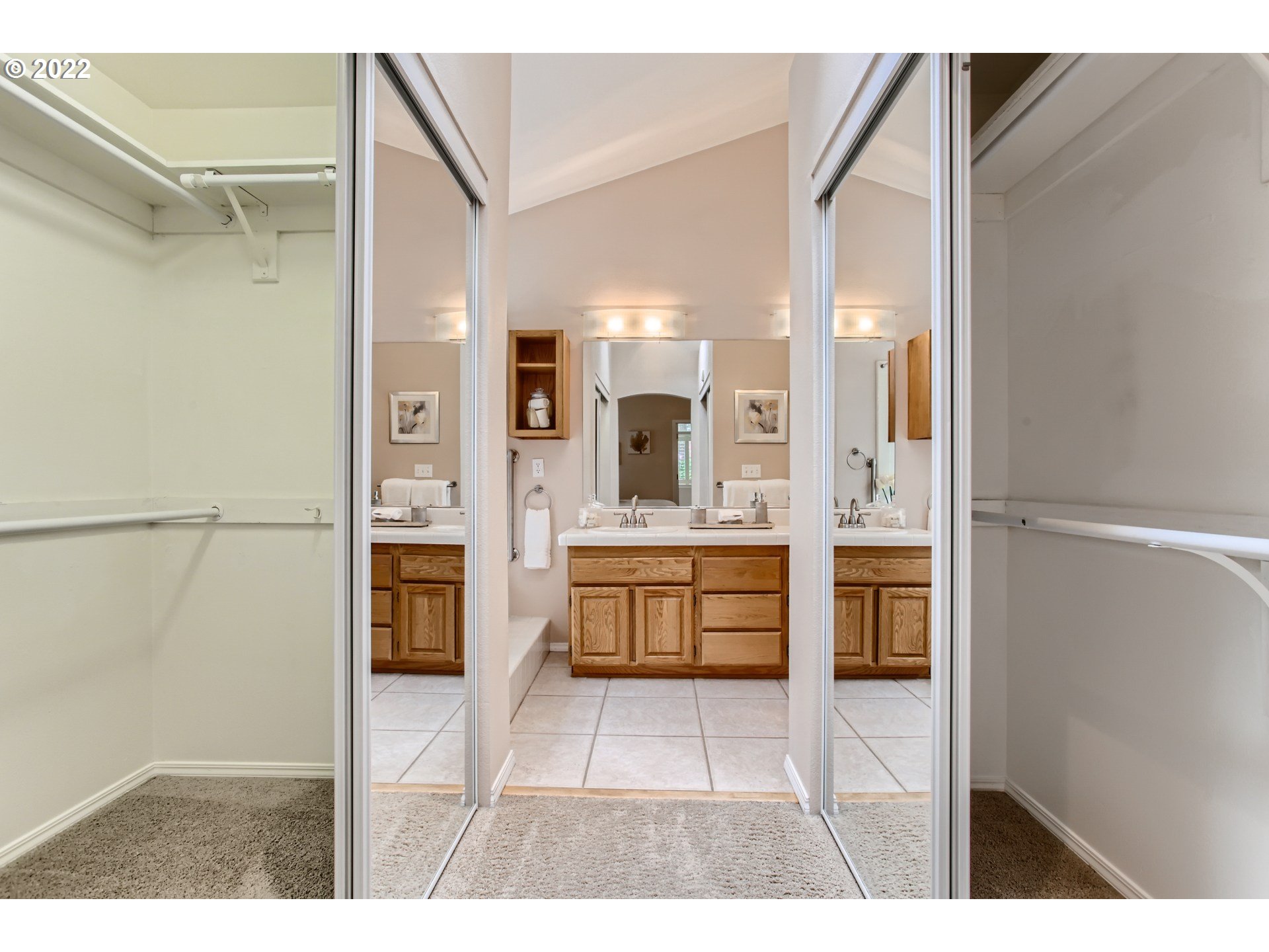32504 Southwest Riviera Lane Wilsonville, OR 97070 - Photo 19 of 30 a bathroom with a tub a sink and a mirror