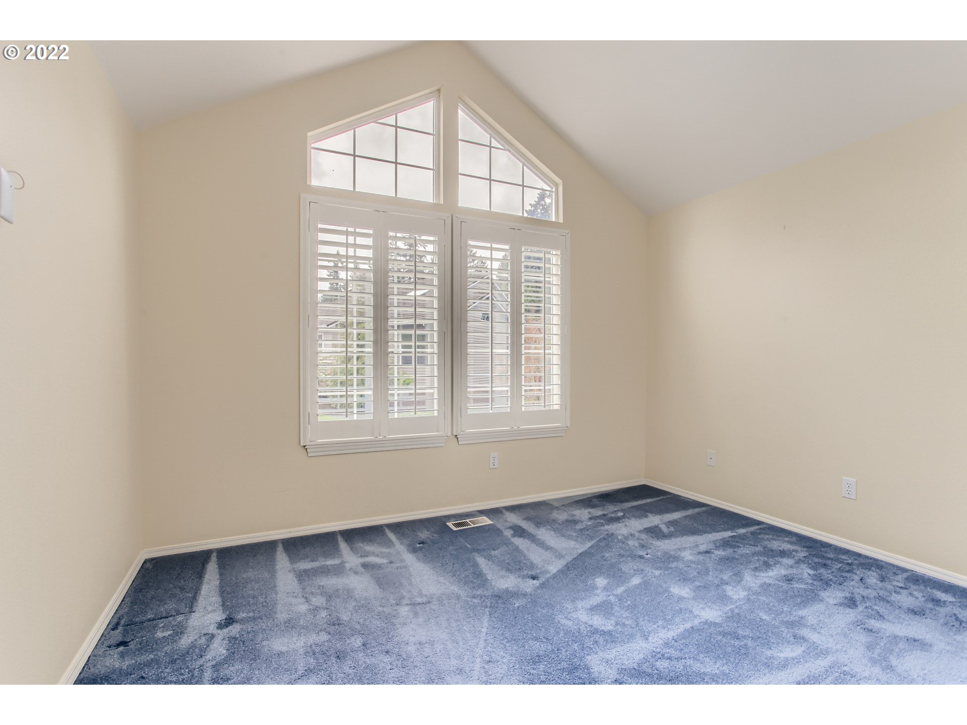32504 Southwest Riviera Lane Wilsonville, OR 97070 - Photo 21 of 30 a view of an empty room with a window