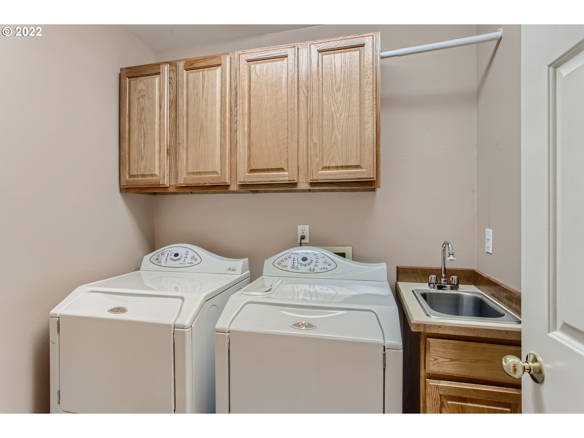 32504 Southwest Riviera Lane Wilsonville, OR 97070 - Photo 24 of 30 a utility room with dryer and washer