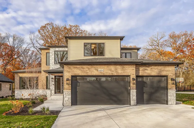 $1,750,000 | 1528 Linden Circle, Lemont, IL 60439