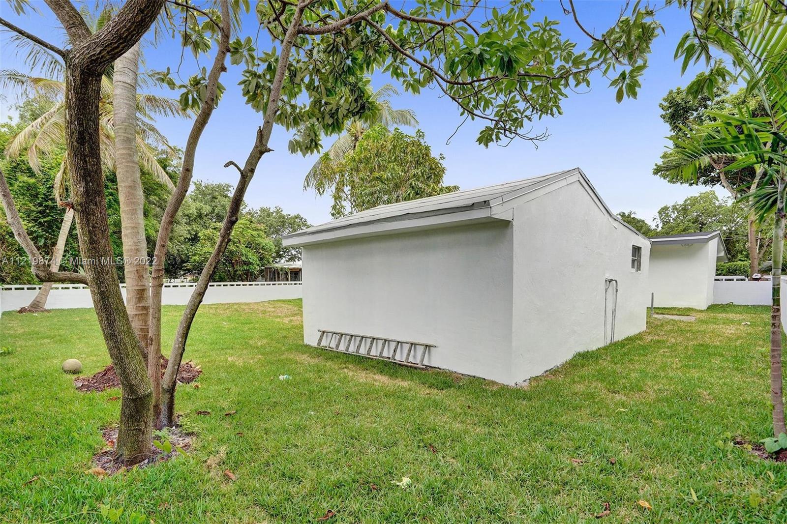 369 Northeast 158th Street Miami, FL 33162 - Photo 14 of 58