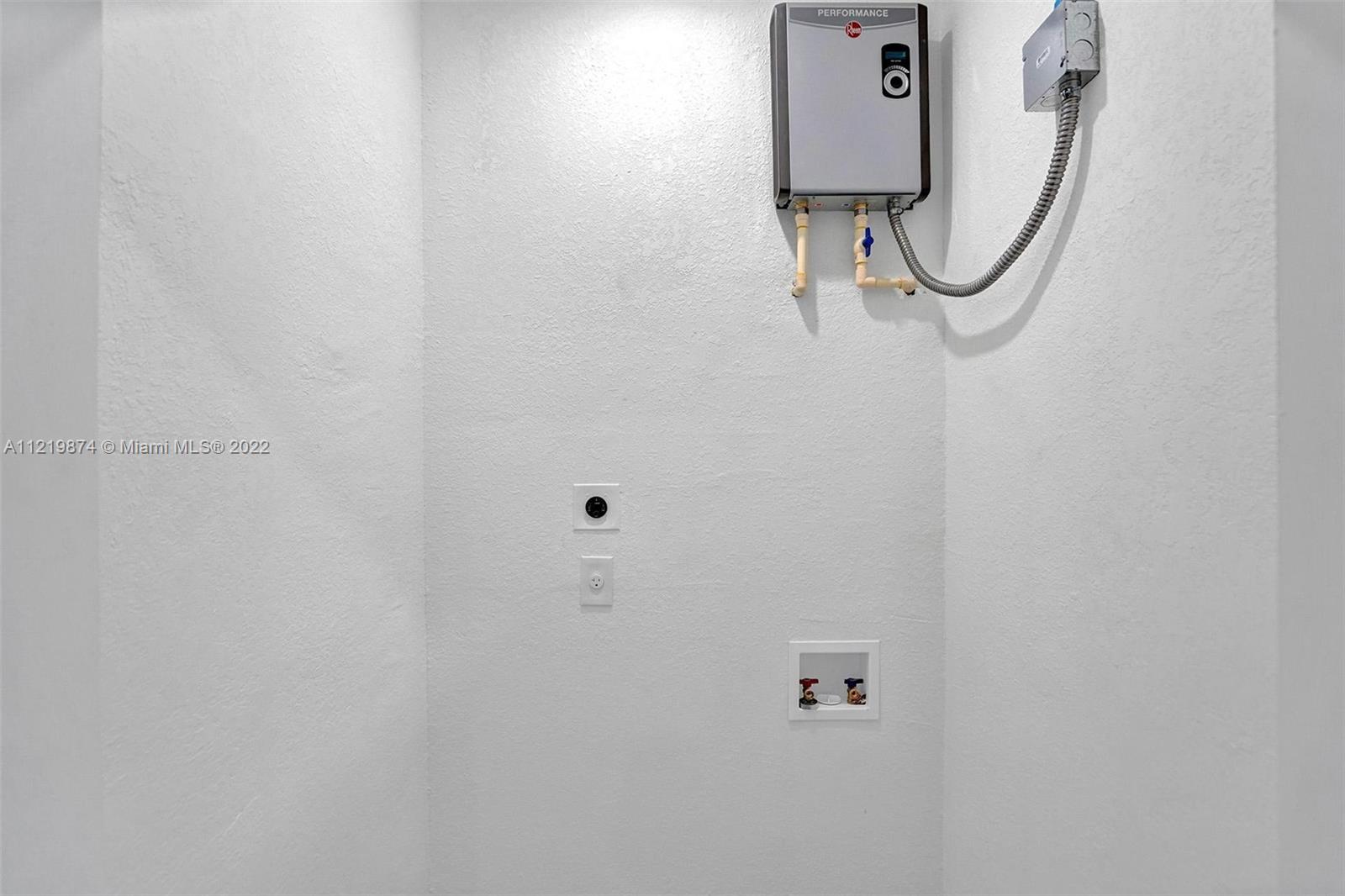 369 Northeast 158th Street Miami, FL 33162 - Photo 26 of 58