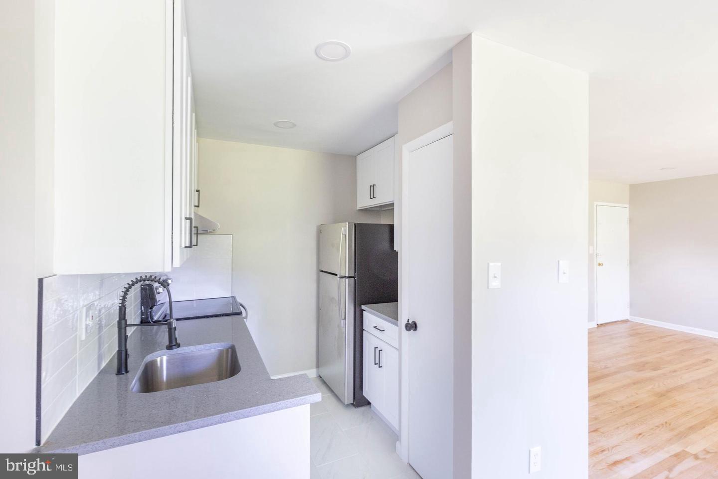 14698 Colchester Road Woodbridge, VA 22191 - Photo 7 of 15 a bathroom with a sink and mirror