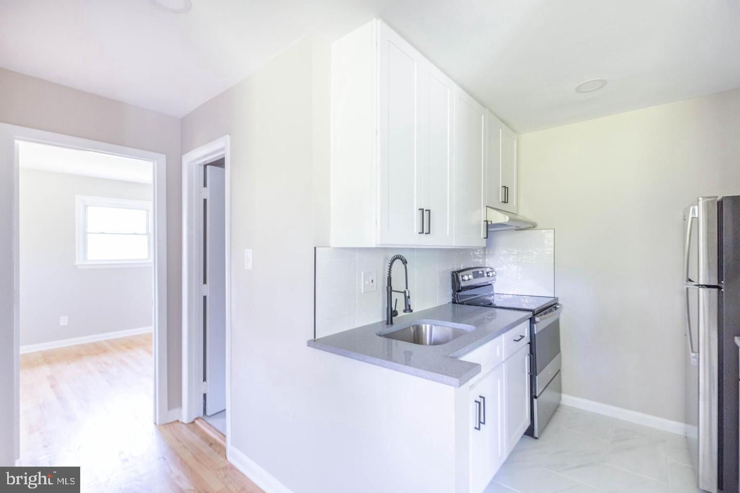 14698 Colchester Road Woodbridge, VA 22191 - Photo 8 of 15 a kitchen with stainless steel appliances granite countertop a sink stove and refrigerator