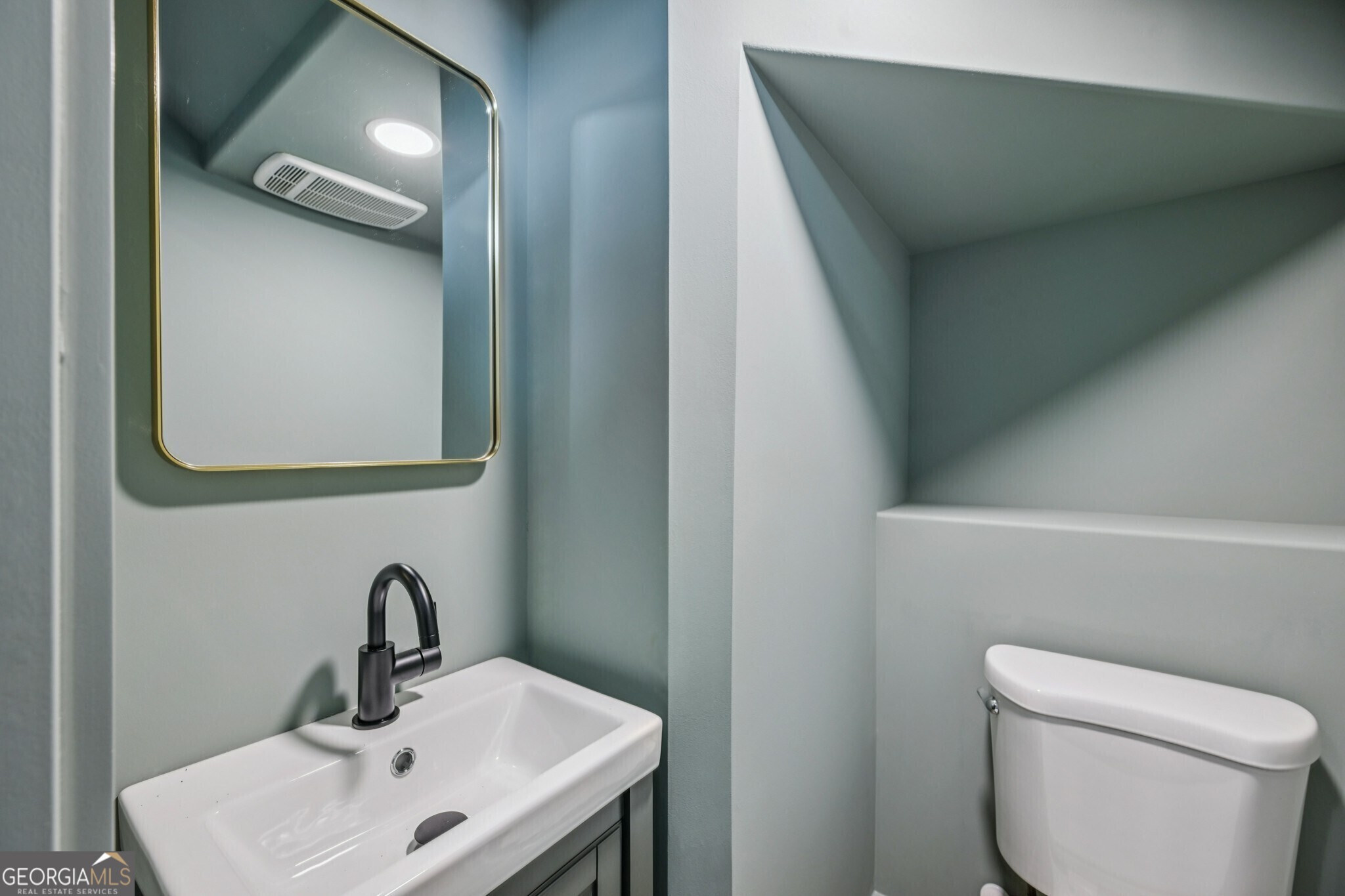 1160 Boulevard Southeast, Unit 4 Atlanta, GA 30312 - Photo 14 of 42 Half Bath On Main